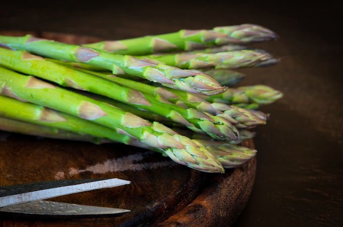 British seasonal food in May 2020 uk in season ingredients asparagus